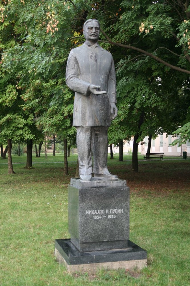 Spomenik Mihajlu Pupini u Novom Sadu